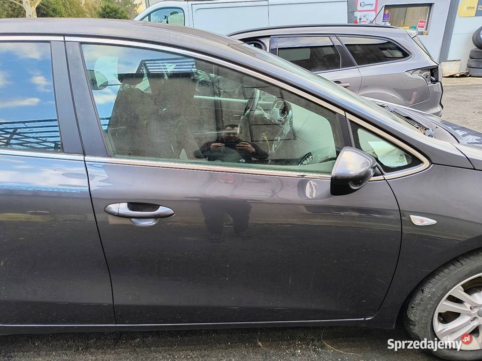 Kia Ceed II 1218 Drzwi przód przednie prawe kpl osobowe Domasław sprzedam