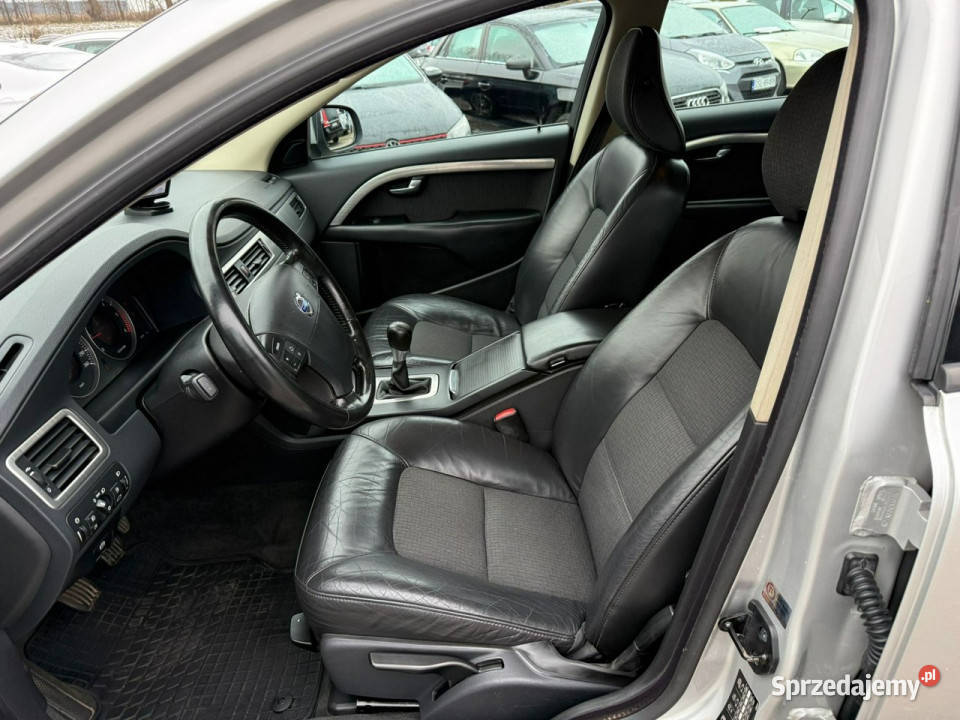 Volvo V70 Zadbane Volvo Pół skóry klima III 2007 Słupsk