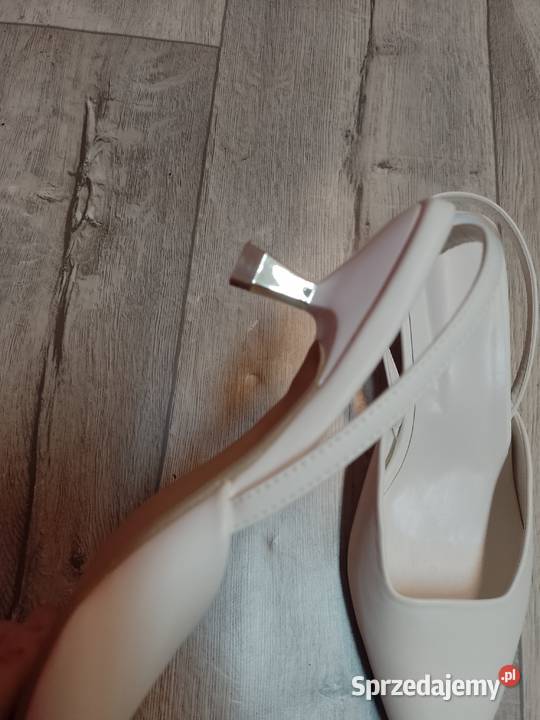 43 Białe czółenka wieczorowe z odkrytą piętą i Czółenka Kraków