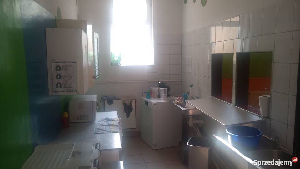 Lokal 176 m2 na dużym osiedlu parter Ilość pomieszczeń 7 Łódź