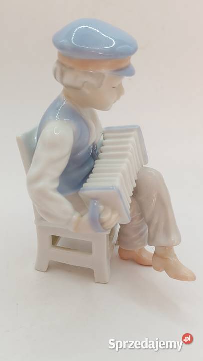 Figurka porcelana chłopiec z akordeonem lubelskie Zamość