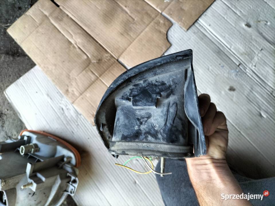 CITROEN XANTIA LAMPA TYŁ TYLNA PRAWA Części