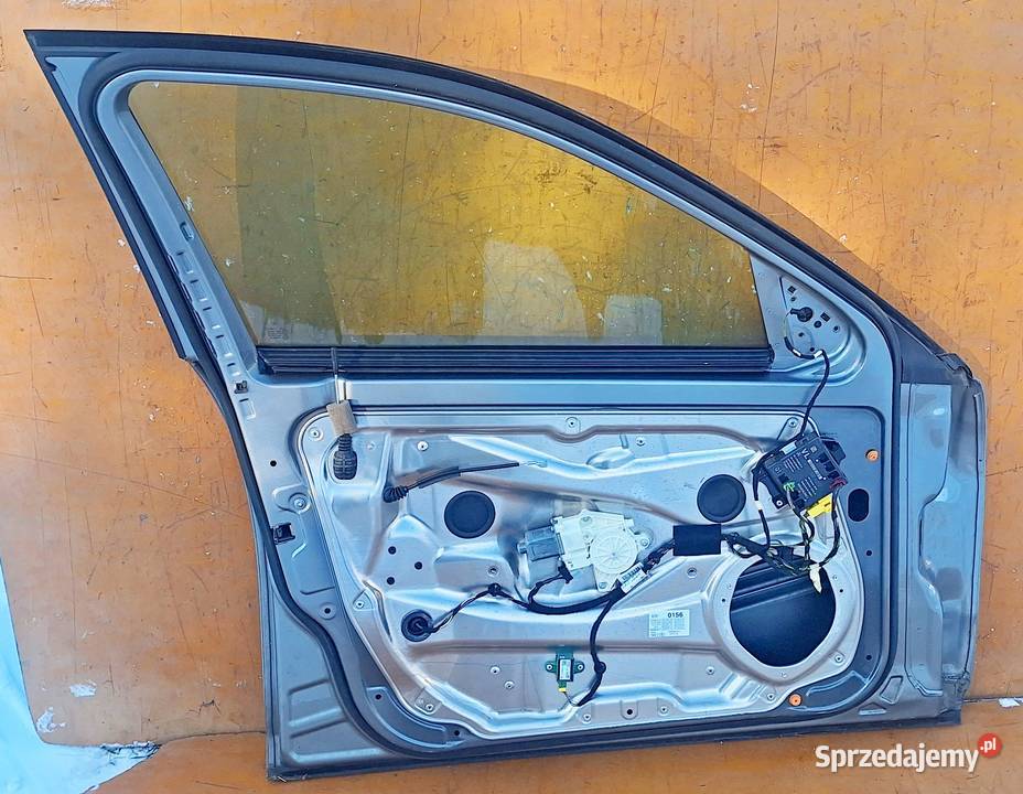 MERCEDES W204 LIFT DRZWI LEWE PRZÓD KOD lakieru Radom sprzedam