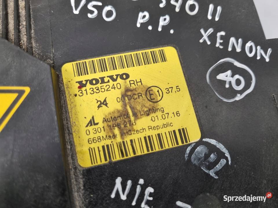 LAMPA PRAWA Volvo S40 II V50 XENON PRZEDNIA Rudka