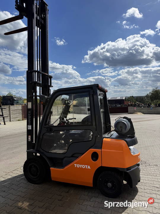 wózek widłowy TOYOTA 8FGF25 LPG kabina przesuw Działoszyn