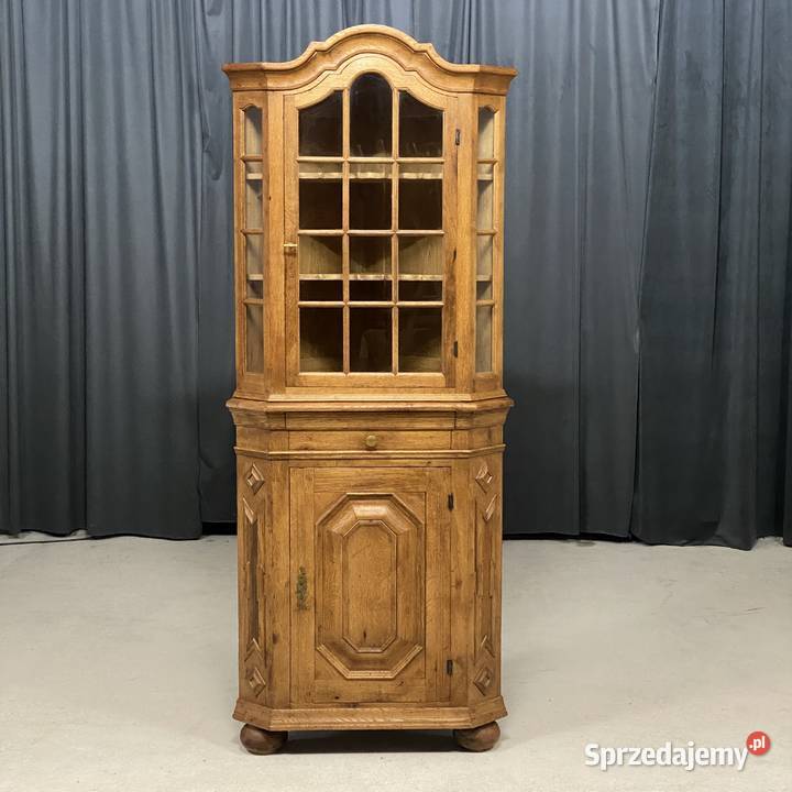 Klasyczna narożna witryna dębowa w rustykalnym Budno