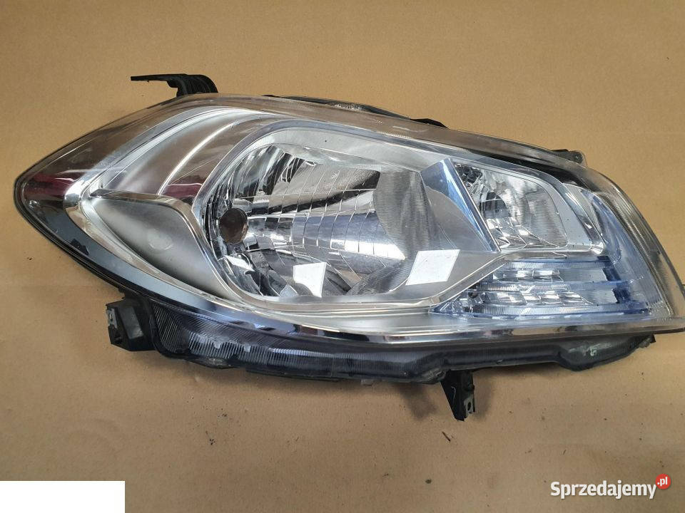 Suzuki sx4 scross reflektor prawy przód lekko