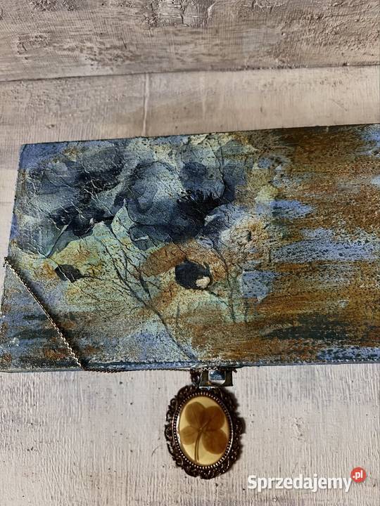 Drewniana ręcznie malowana szkatułka Bytom