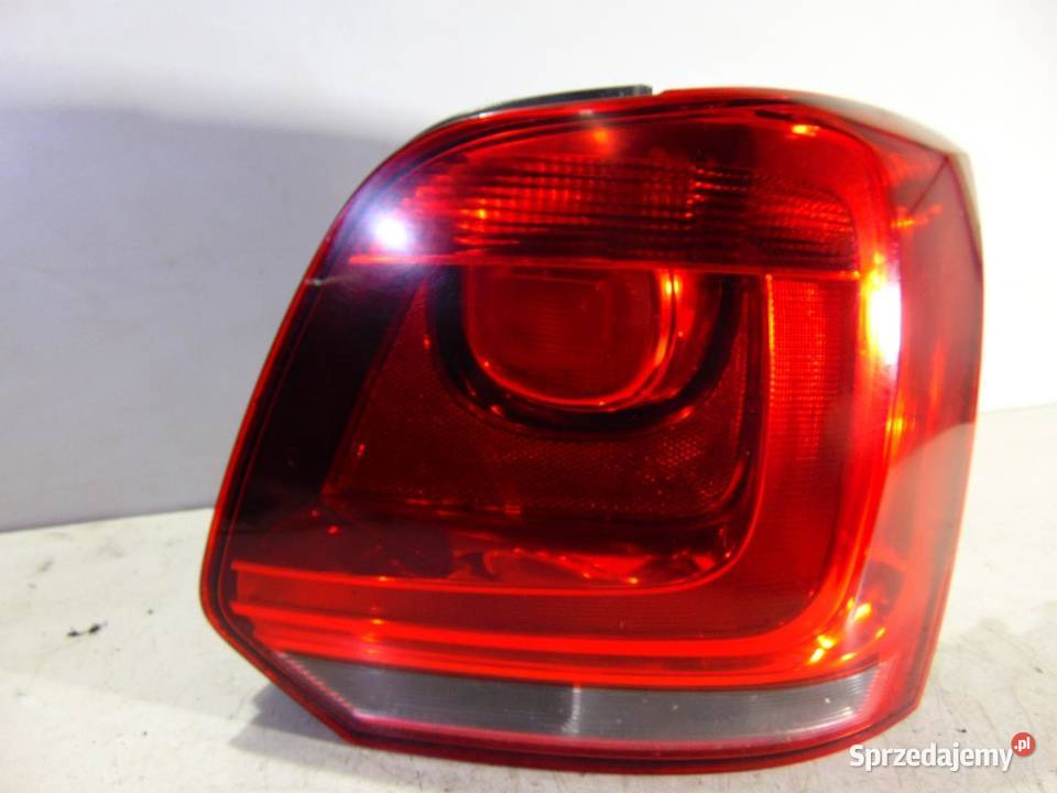 LAMPA PRAWA TYLNA TYŁ POLO V 6R 6R0945096G osobowe
