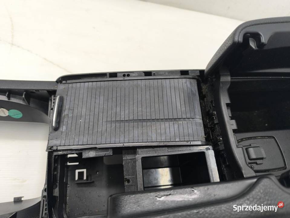 TUNEL ŚRODKOWY PODŁOKIETNIK MERCEDES W204 LIFT Podłokietniki