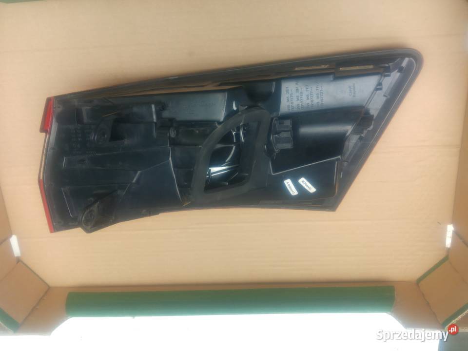3V9945207 Lampa tył lewa kombi SUPERB III Dębno