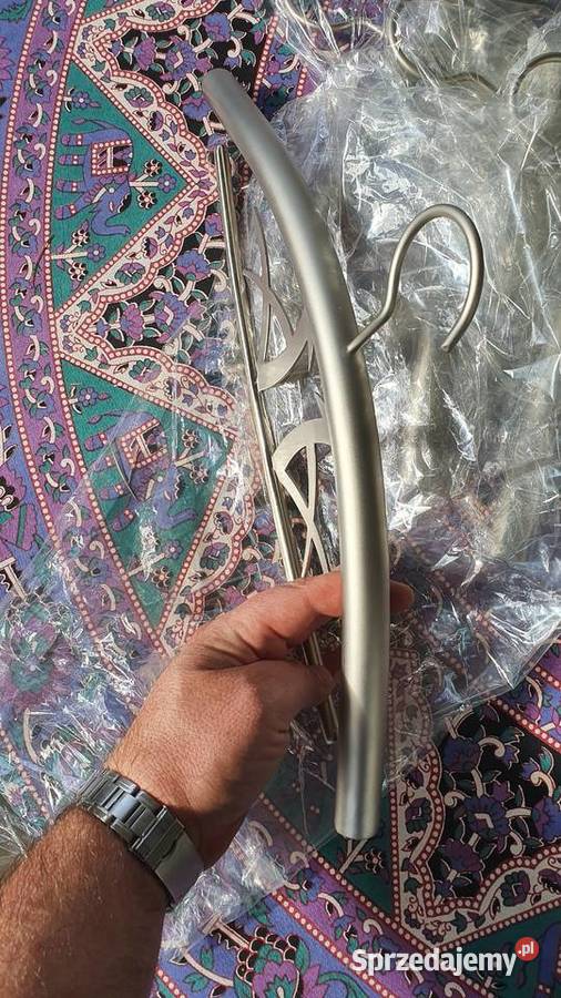 wieszak ozdobny na ubrania nieużywany satynowy Wrocław