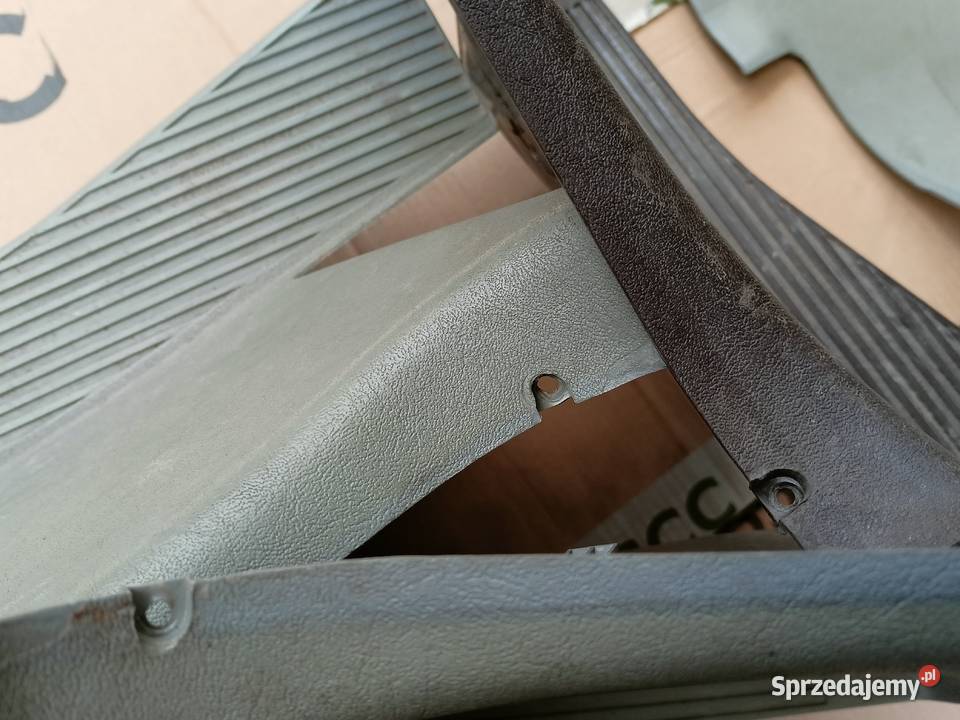 Mercedes 190 W201 osłona słupka przedniego lewa Skarżysko-Kamienna