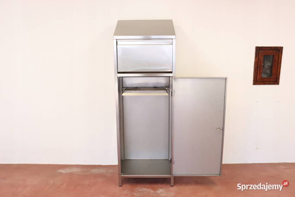 Szafa porządkowa magazynowa ze wsypem na odzież Magazynowanie Góra