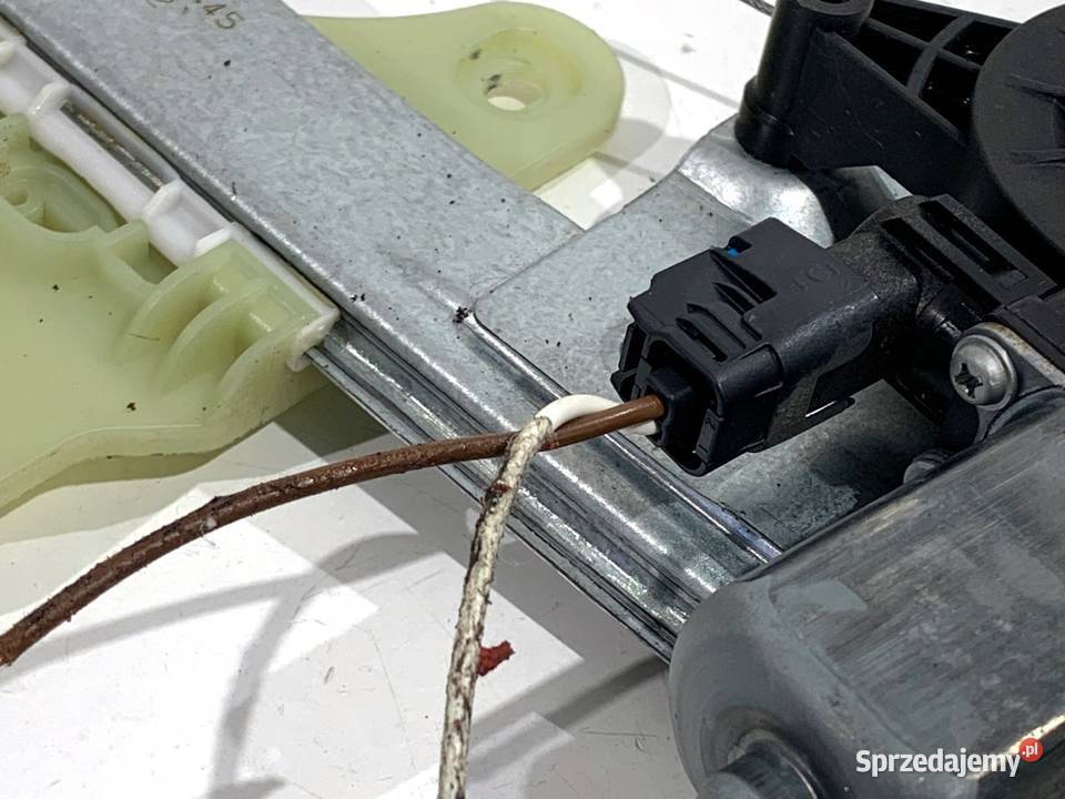 PODNOŚNIK SZYBY PRAWY PRZÓD DACIA DUSTER osobowe