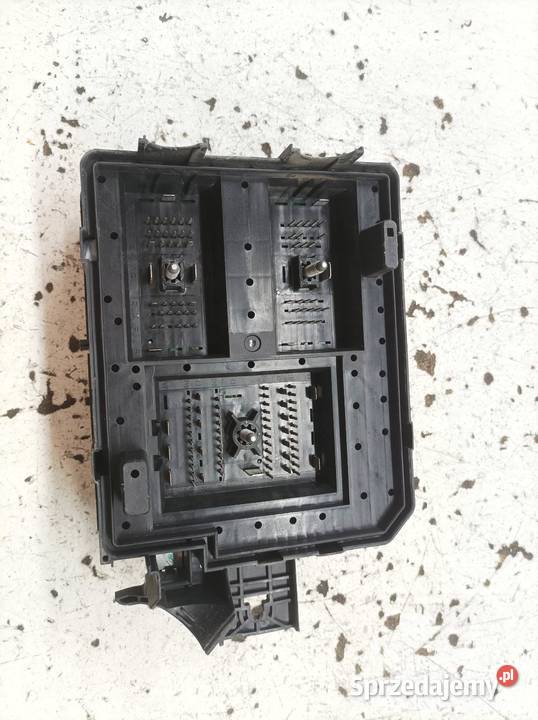 SKRZYNKA BEZPIECZNIKÓW 39068006 12 B Opel Corsa Rok produkcji 2017 sprzedam