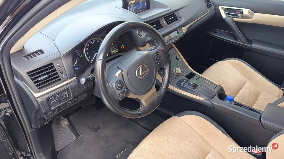 Lexus ct200h salon serwis niski przebieg aluminiowe felgi
