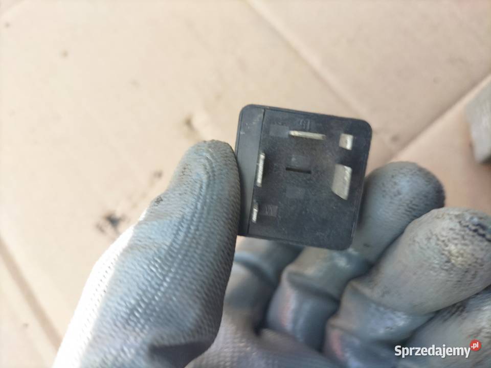 PRZEKAŹNIK 117 357906121 12V Kamień-Kolonia