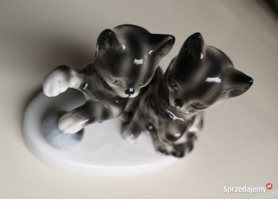 Figurka porcelanowa Bawiące się kotki kujawsko-pomorskie Toruń