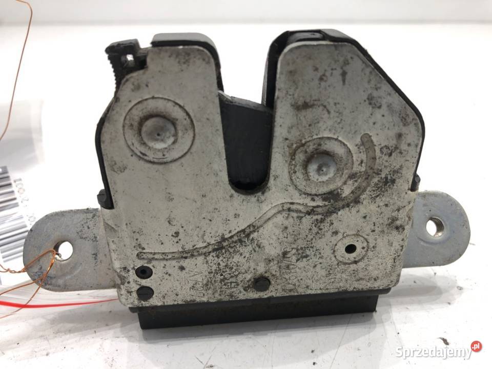 ZAMEK KLAPY TYŁ OPEL CORSA D Hatchback 55701971
