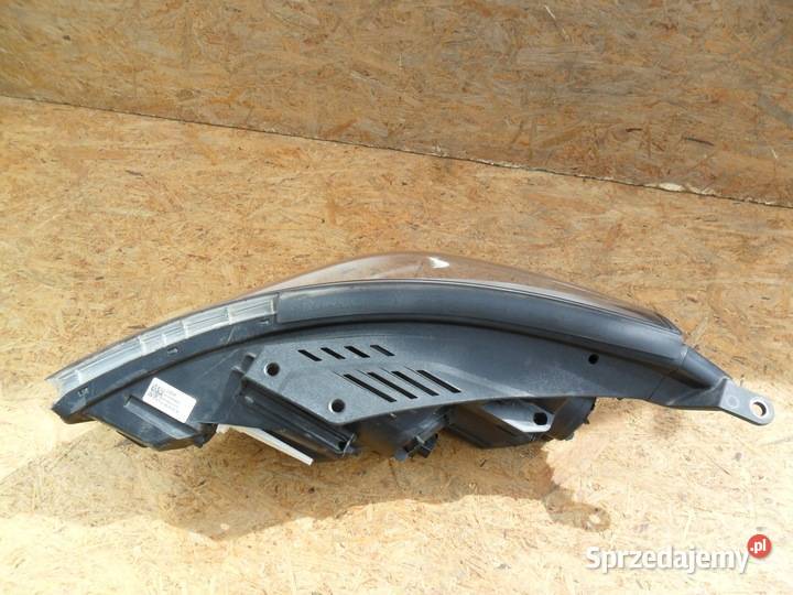 HYUNDAI I30 III lampa przód prawa 92102G4020