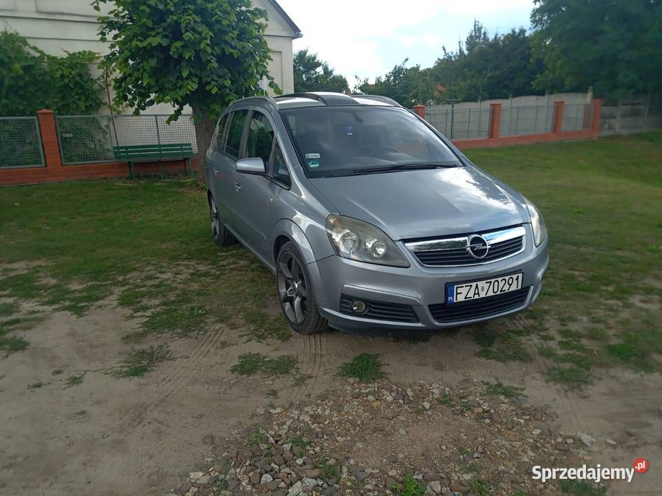 Opel Zafira B 19 Rok produkcji 2006 Dachów