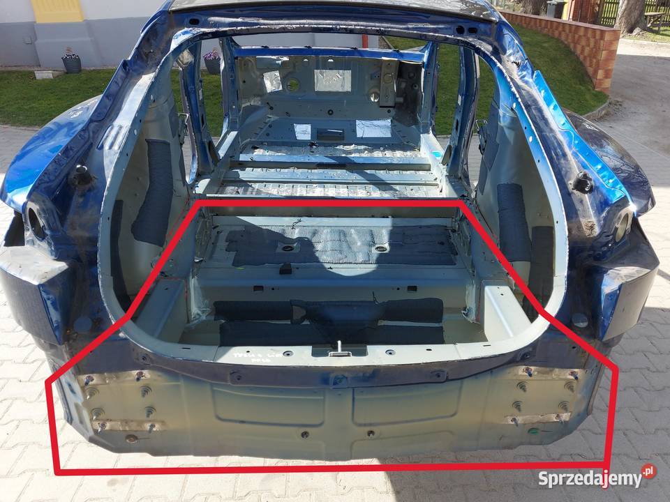 Tesla Model S LIFT pas tylny podłoga wnęka wanna osobowe