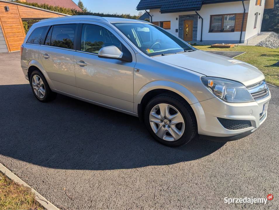 Opel Astra 2012r benzyna Polski Salon Astra małopolskie Nowy Sącz