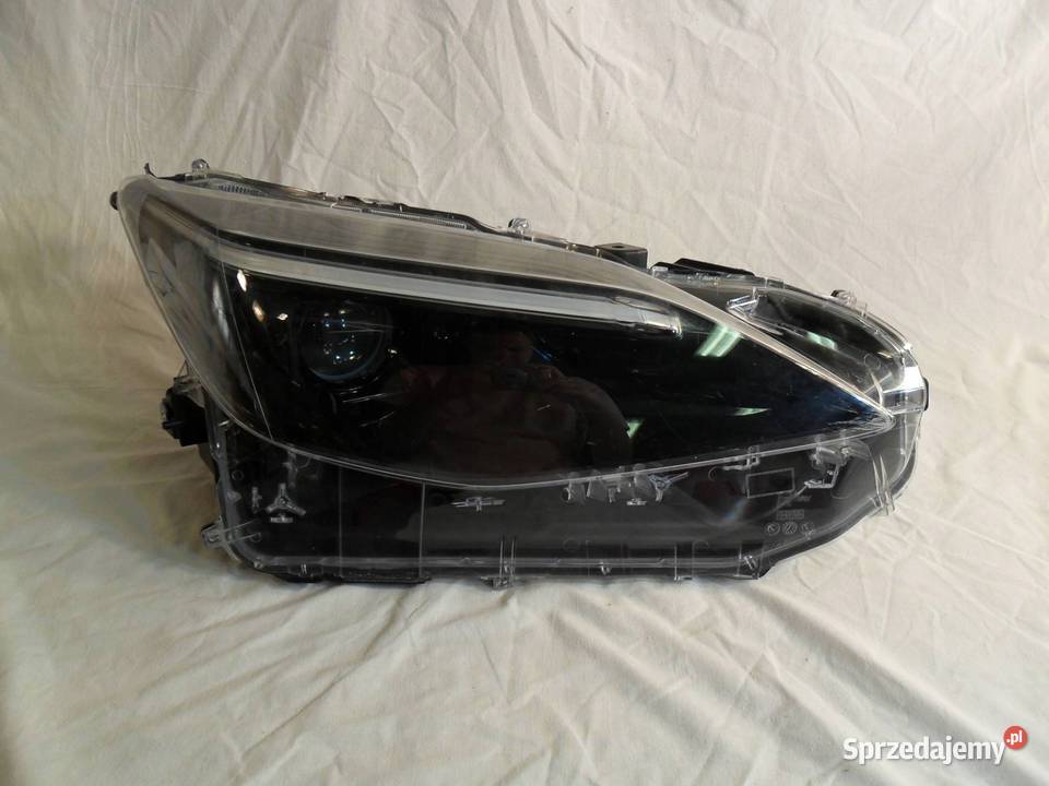 REFLEKTOR PRZÓD STRONA PRAWA TOYOTA YARIS CROSS Nowy Tomyśl