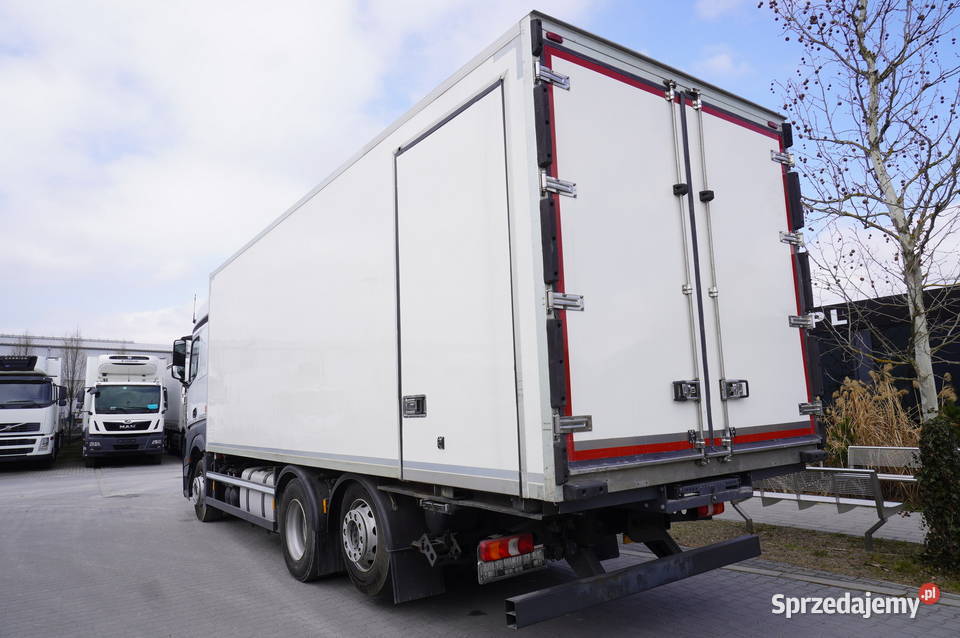 MercedesBenz Actros 2542 Kabina Gigasalonka kupiony w salonie Kraków sprzedam