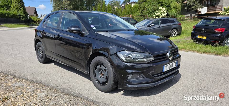 Volkswagen polo 10 mpi lekko uszkodzony