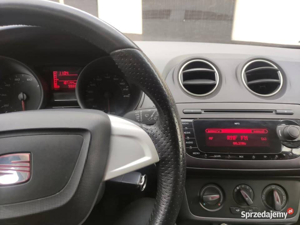 Seat Ibiza 12 Benzyna 2011 r 5drzwiowy Zadbany granatowy Teofilów sprzedam