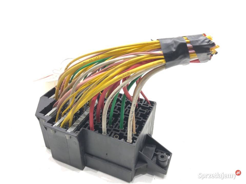 SKRZYNKA BEZPIECZNIKÓW DACIA DUSTER 240180310R Skrzynki bezpieczników