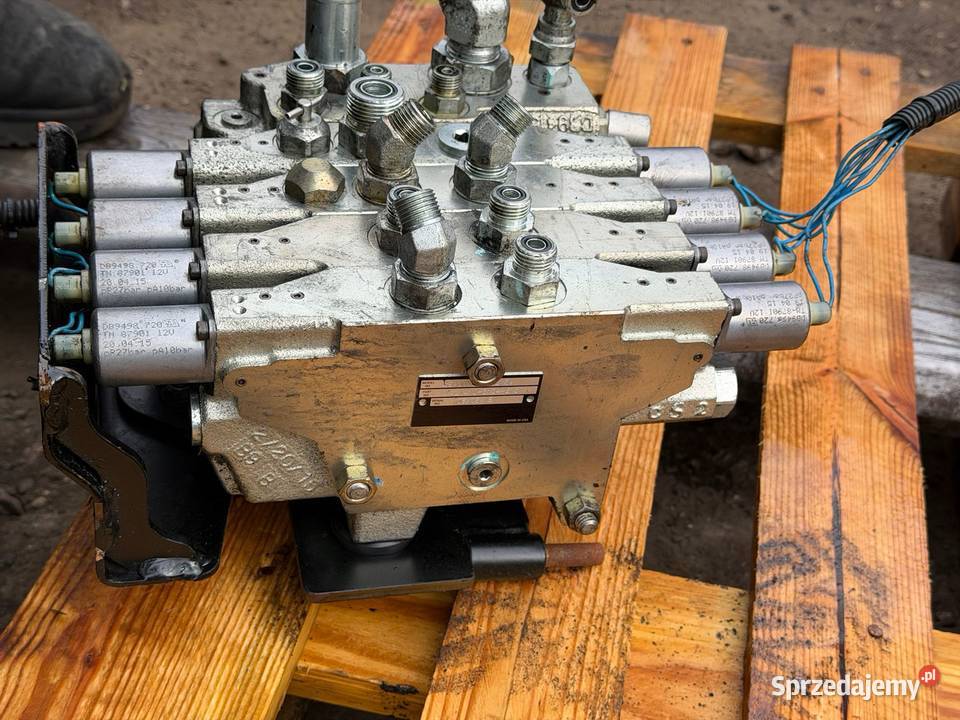 Rozdzielacz hydrauliczny czterosekcyjny HYSTER Antonie sprzedam