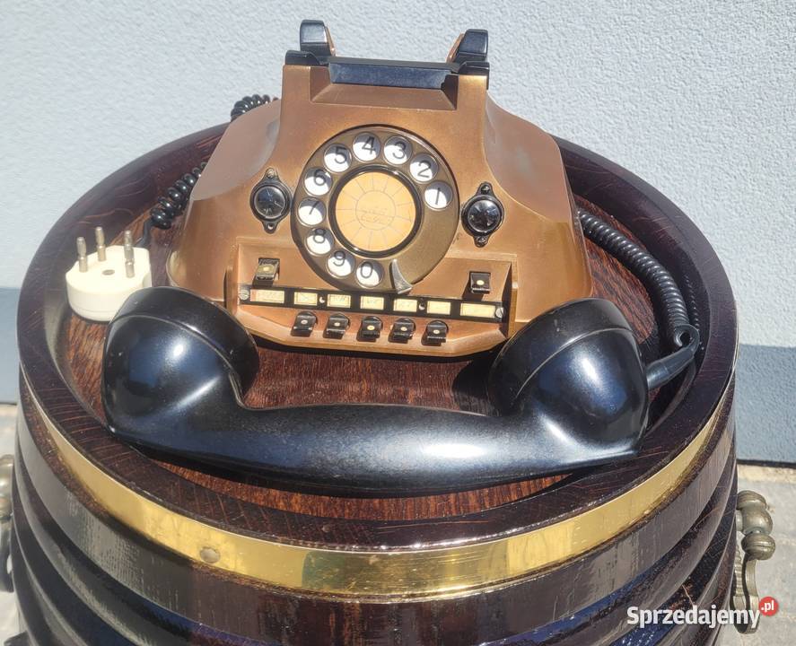Zabytkowy aparat stacjonarny telefon z tarczą