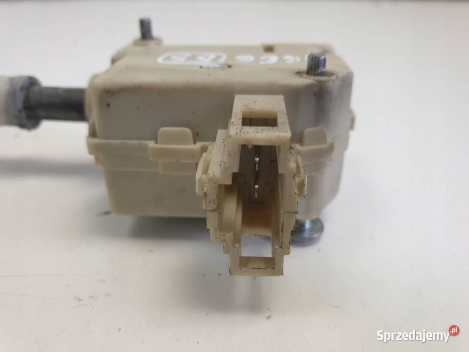 Audi A6 C6 SIŁOWNIK KLAPAKI WLEWU PALIWA Janów