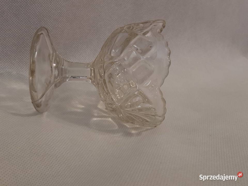 Cukiernicapatera z bezbarwnego starego szkła Inowrocław