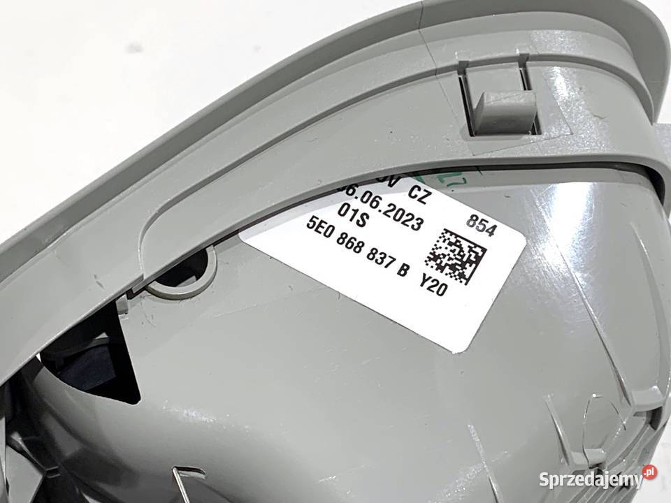 LAMPA SUFITOWA SKODA KAROQ 5E0867489B WNĘTRZA Części samochodowe sprzedam