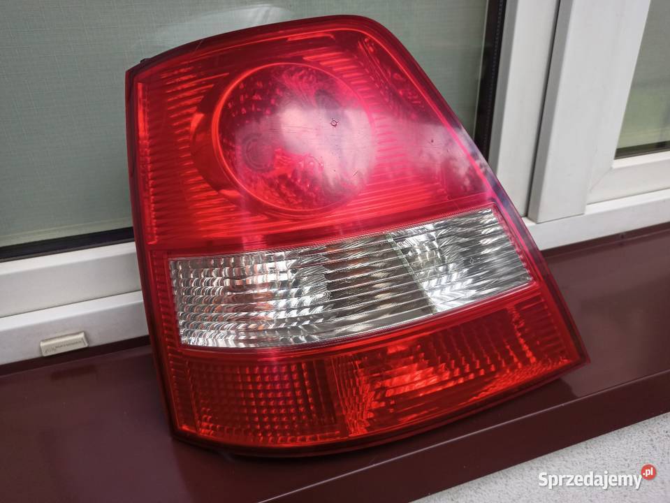Kia Sorento I 1 lampa tył tylna lewa oprawki łódzkie Sieradz