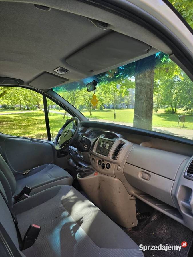 Opel vivaro 20 diesel 2007r blaszak hak furgon