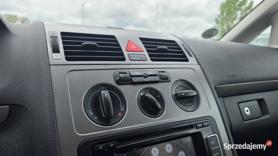 Volkswagen Touran navi klima mały przebieg super Touran pomorskie Lębork