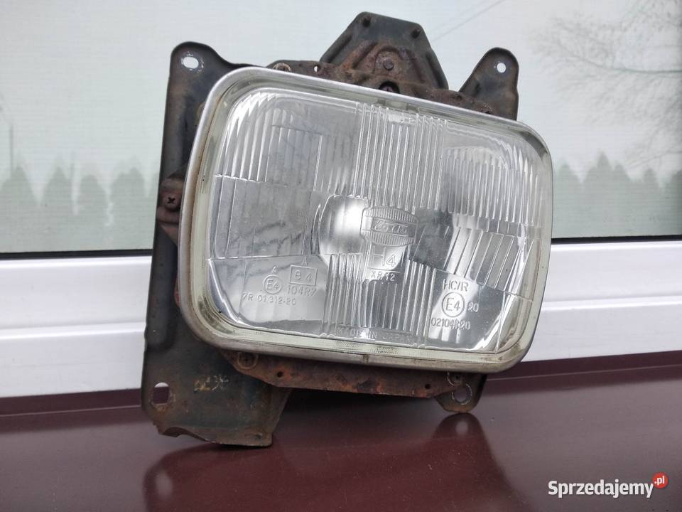 Nissan Navara D21 King Cab lampa przednia prawa Lampy przednie Sieradz