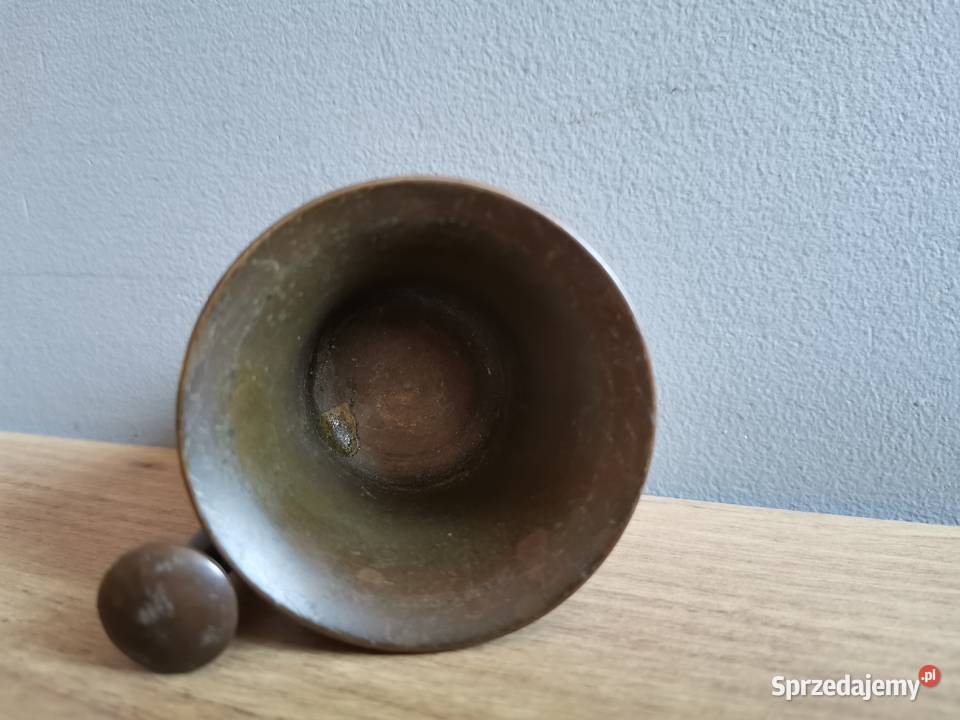 Stary mały przedwojenny moździerz z brązu