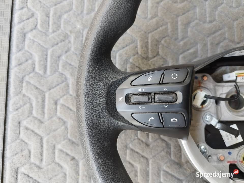 Kierownica wielofunkcyjna Kia Rio IV Rok produkcji 2018 Gniewczyna Tryniecka sprzedam