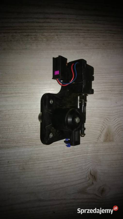 Zamek klapy bagażnika z silownikiem do Pozostałe Świdnik