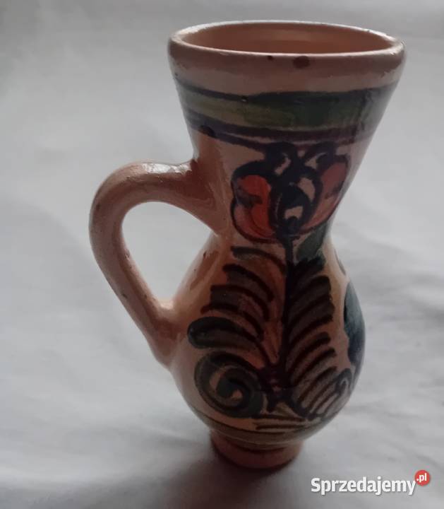 Ręcznie formowany i zdobiony dzbanek mlecznik