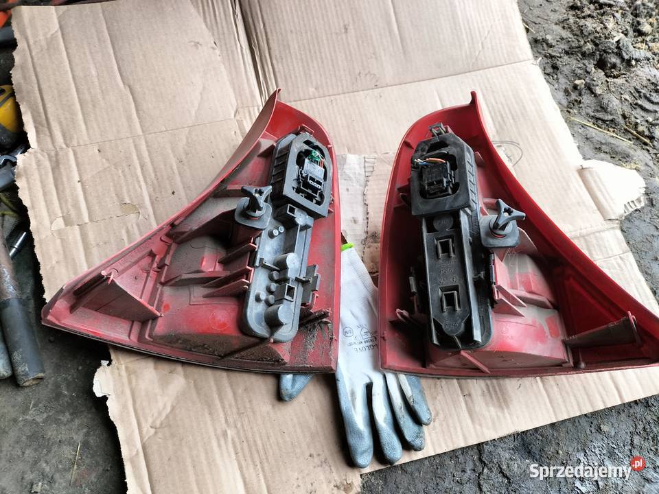 RENAULT CLIO 2 LAMPA TYŁ TYLNA LEWA PRAWA