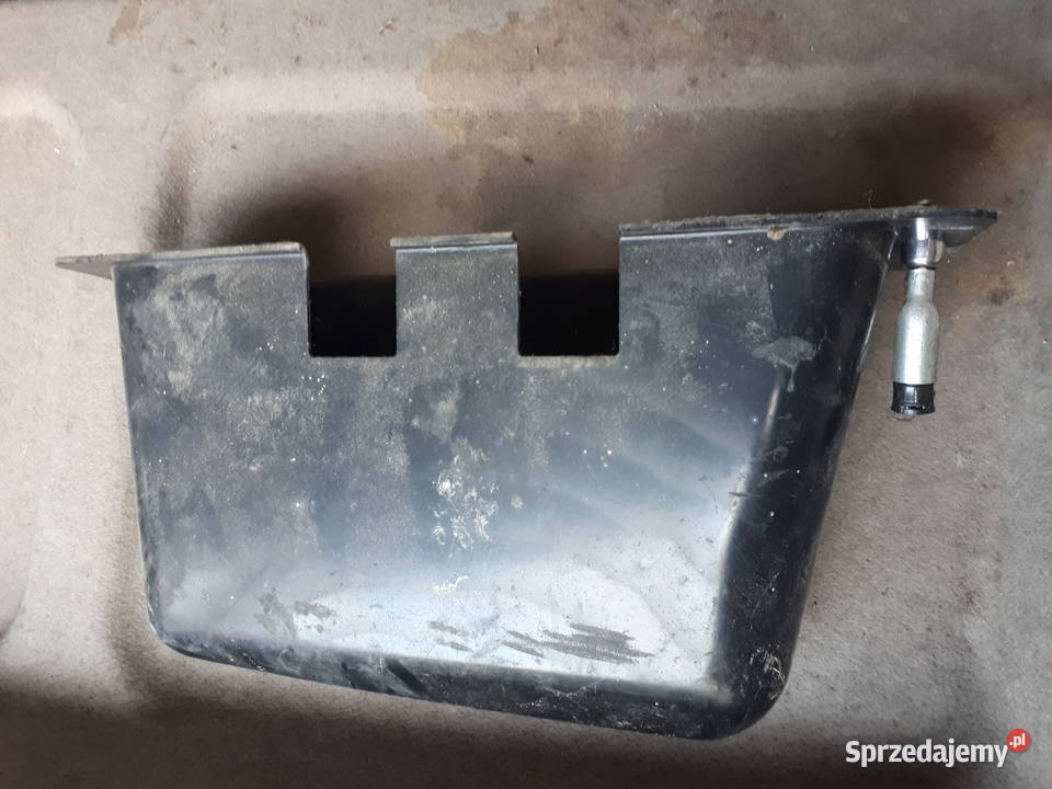 Fiat 125p wnętrze schowka z lampką Gliwice