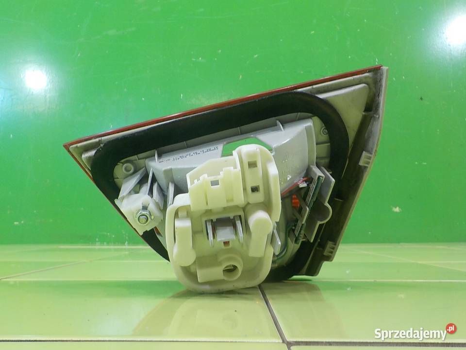 BMW 3 E90 LIFT 20 D 11r SEDAN 4D lampa lewa tyl sprzedam