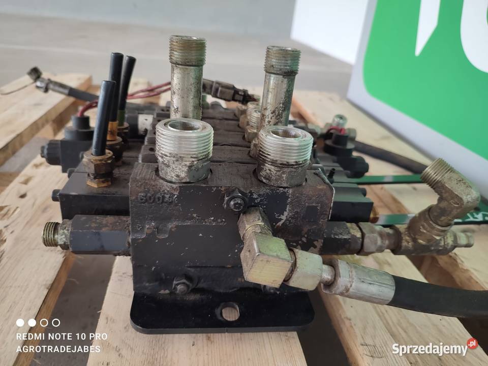 Rozdzielacz hydrauliczny 1686810 Cat TH 62 Wilkowo sprzedam